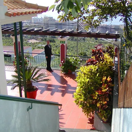 Marta Apartahotel