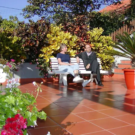 Marta Apartahotel